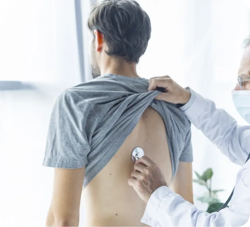 Médico de Detecto atendiendo un paciente Médico de Detecto atendiendo un paciente